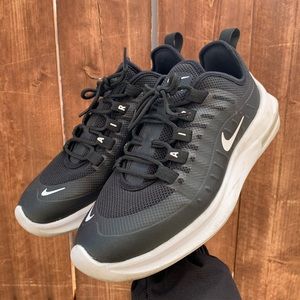 Black Nike Air Max Axis